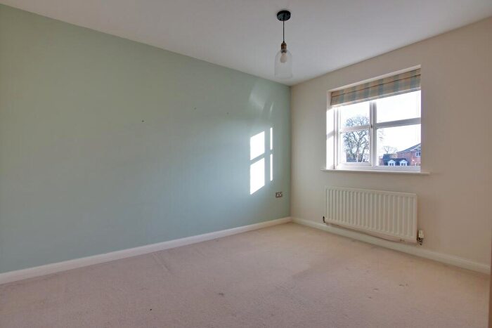 3 Bedroom End Of Terrace House For Sale In Knowle Avenue, Knowle Village, PO17