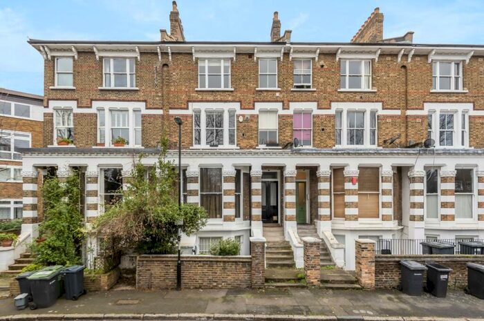 2 Bedroom Flat To Rent In Walerand Road Lewisham, SE13