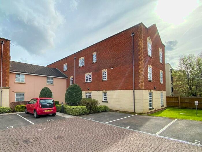 2 Bedroom Apartment To Rent In John Repton Gardens, Royal Victoria Park, Bristol, BS10