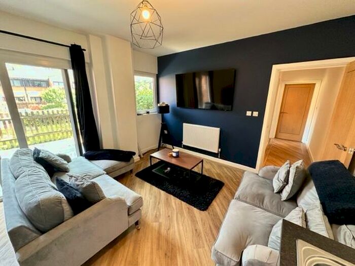 2 Bedroom Flat To Rent In Wickham Road, Fareham, PO16