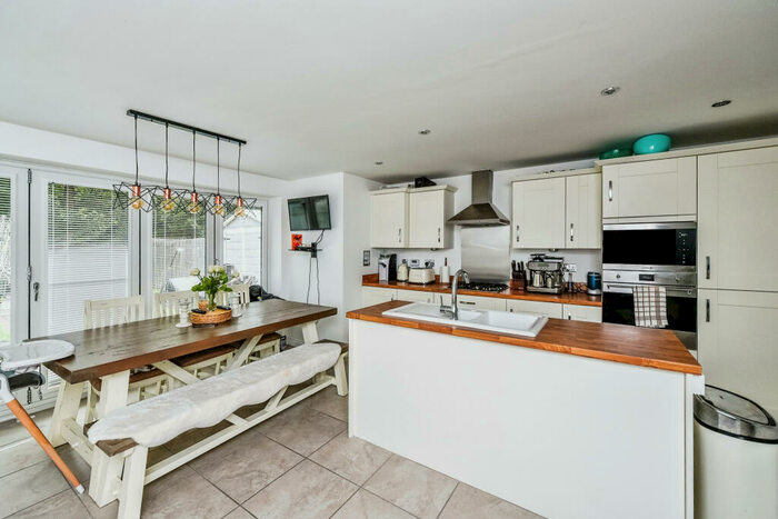 4 Bedroom Semi-Detached House To Rent In Lenton Avenue, Formby, L37