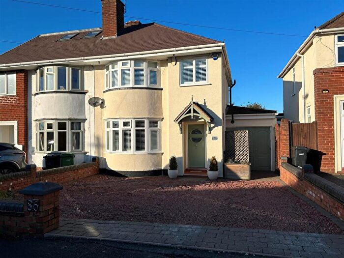 3 Bedroom Semi-Detached House For Sale In Windsor Road, Halesowen, B63