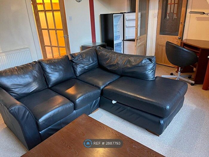 1 Bedroom Flat To Rent In Kelvin Drive, Glasgow, G20