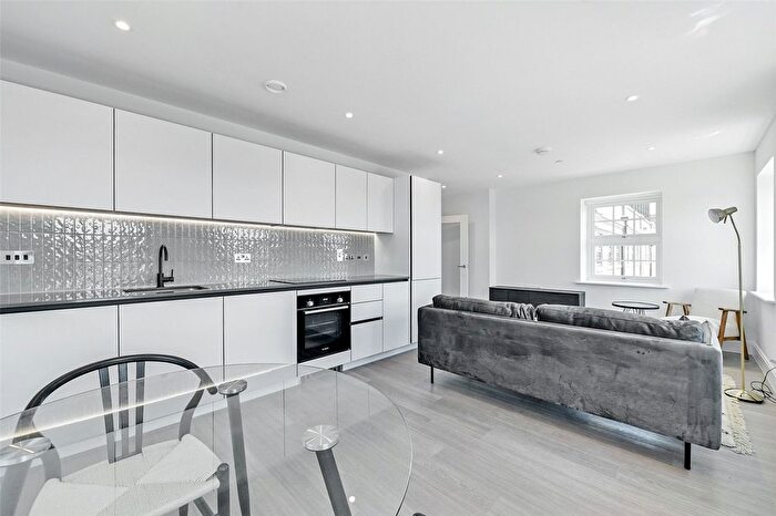 1 Bedroom Flat To Rent In Memorial Avenue, Slough, Berkshire, SL1