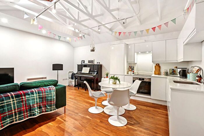 1 Bedroom Semi-detached House For Sale In York Street, Twickenham, TW1