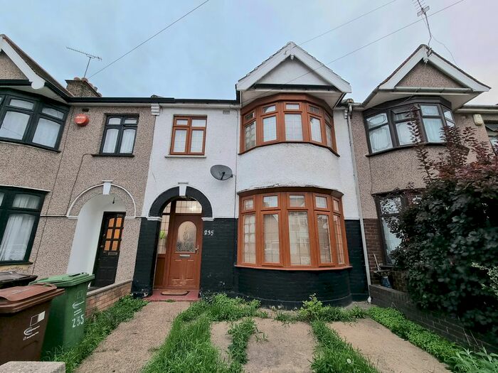 4 Bedroom Terraced House To Rent In Salisbury Avenue, Barking, Essex, IG11