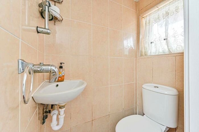 3 Bedroom Terraced House For Sale In Melbury Drive, Peckham, London, SE5