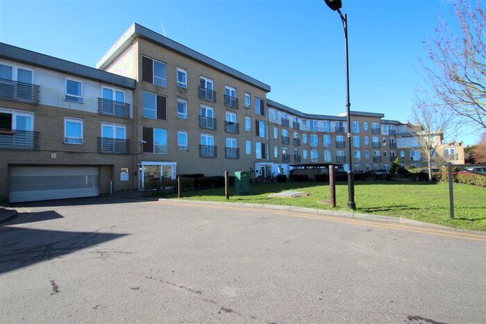 2 Bedroom Flat To Rent In Station Avenue, Southend-On-Sea, SS2