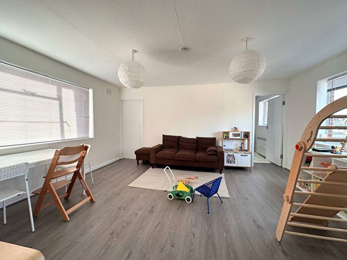 2 Bedroom Flat To Rent In Anglers Lane, London, NW5