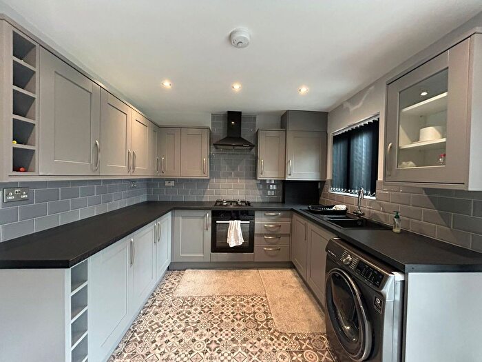 4 Bedroom Semi Detached House To Rent In Hounslow, TW5