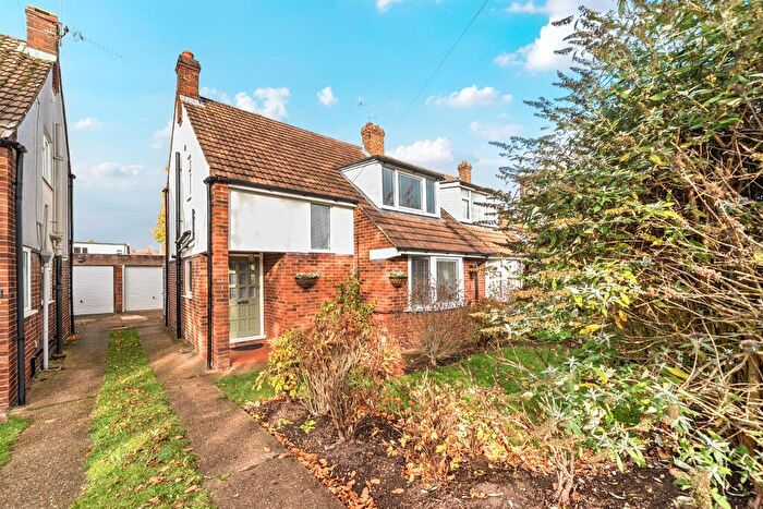 3 Bedroom Semi Detached House For Sale In Pearce Road, Maidenhead, SL6