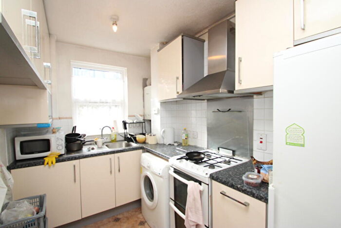 1 Bedroom Flat To Rent In Viceroy Court, Dingwall Road, CR0