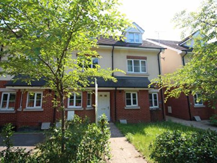 3 Bedroom Terraced House To Rent In Union Street, Farnborough, Hampshire, GU14
