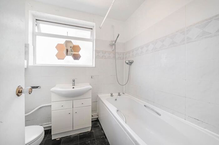2 Bedroom Flat For Sale In Gateway Close, Northwood, HA6