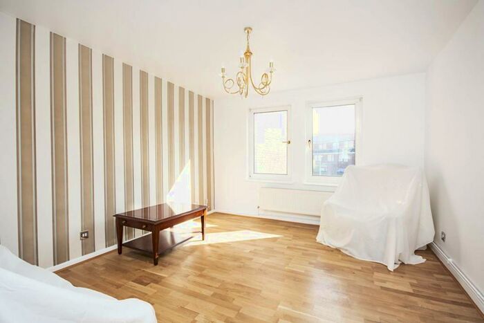 3 Bedroom Maisonette To Rent In Hyde Close, Plaistow, London, E13