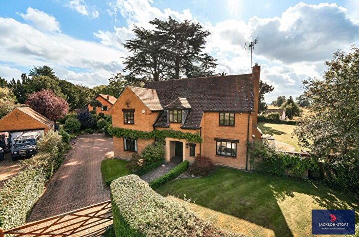 4 Bedroom Detached House For Sale In Woodlands Court, Watford Village, Northamptonshire, NN6