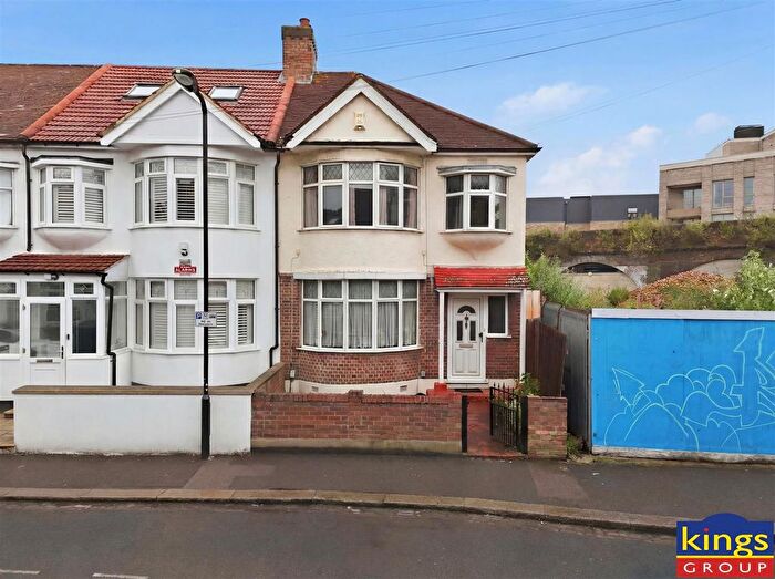 3 Bedroom Property For Sale In Coopers Lane, London, E10