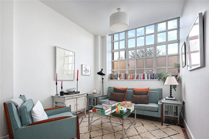 1 Bedroom Flat For Sale In Furrow Lane, Hackney, London, E9
