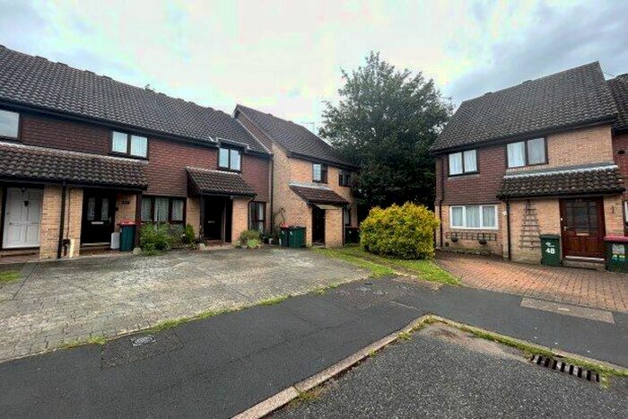 1 Bedroom Maisonette To Rent In Guinevere Road, Crawley, RH11