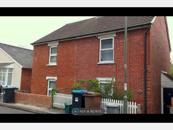 2 Bedroom Semi-Detached House To Rent In Commonwealth Road, Caterham, CR3