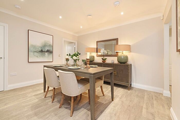 3 Bedroom Flat For Sale In Reigate Road, Reigate, RH2