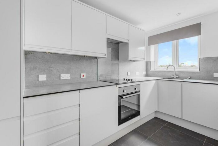 3 Bedroom End Of Terrace House To Rent In Robins Bow, Camberley, Surrey, GU15