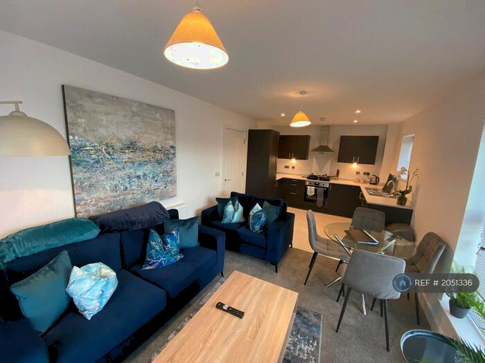 2 Bedroom Flat To Rent In Gospel Heights, Heswall, CH60