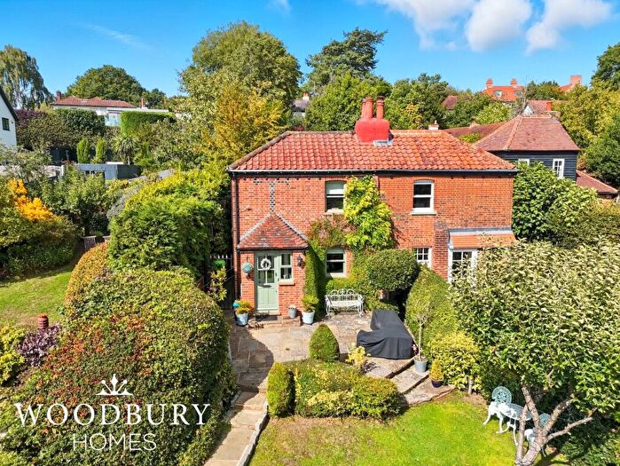2 Bedroom Semi-Detached House For Sale In York Hill, Loughton, IG10