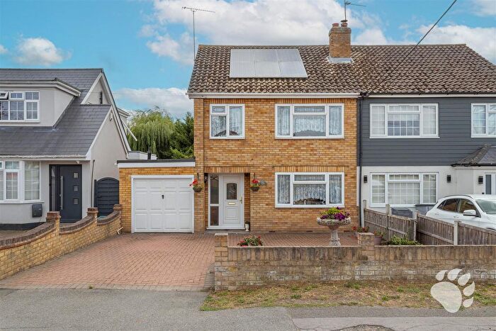 3 Bedroom Semi-Detached House For Sale In Church End Lane, Runwell, SS11