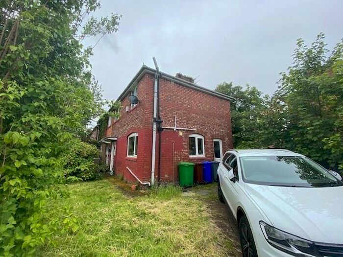 3 Bedroom Semi-Detached House To Rent In Mouldsworth Avenue, Withington, M20