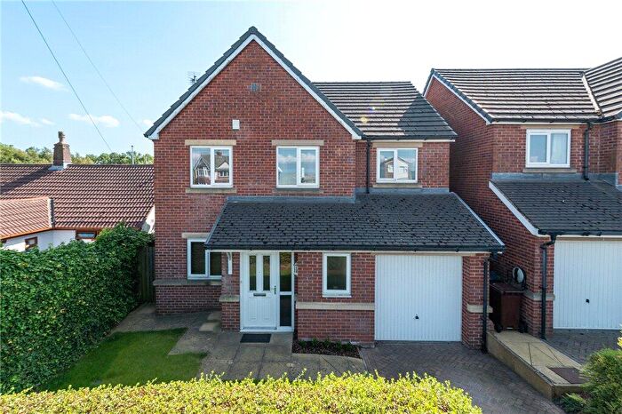 4 Bedroom Detached House For Sale In Bradford Road, Gildersome, Morley, Leeds, LS27