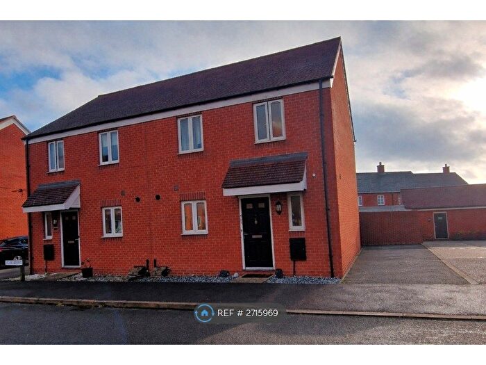 3 Bedroom Semi-Detached House To Rent In Cardinal Drive, Aylesbury, HP18