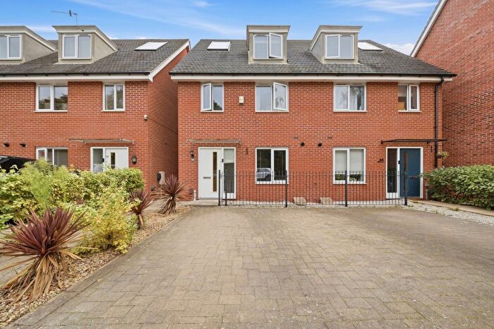 3 Bedroom Semi Detached House For Sale In Horwood Drive, Nottingham, Nottinghamshire, NG11