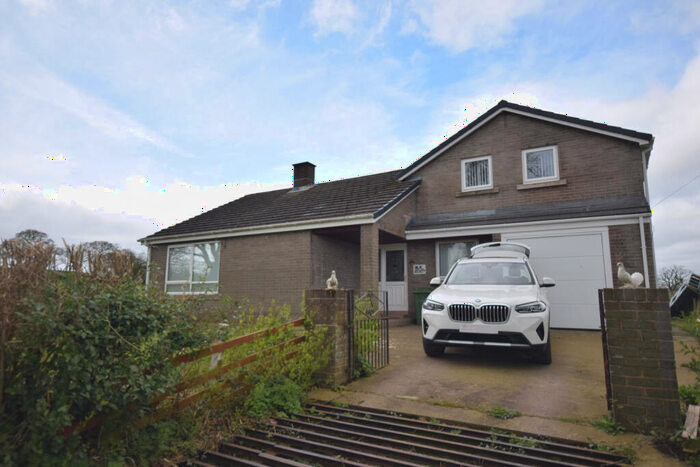 4 Bedroom Detached House To Rent In Lane End, CA5