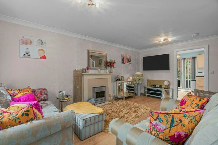 3 Bedroom Terraced House For Sale In Thyme Avenue, Whiteley, PO15