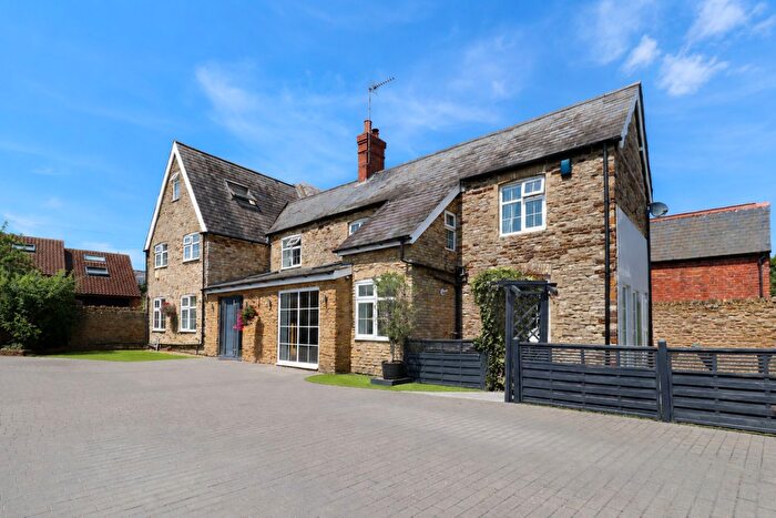 5 Bedroom Character Property For Sale In High Street, Collingtree, Northampton, NN4