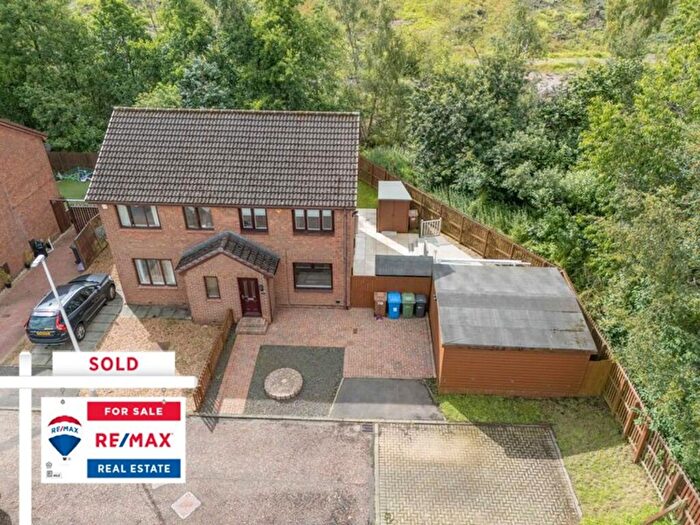 3 Bedroom Semi-Detached House For Sale In B Robertson Way, Knightsridge, Livingston, EH54