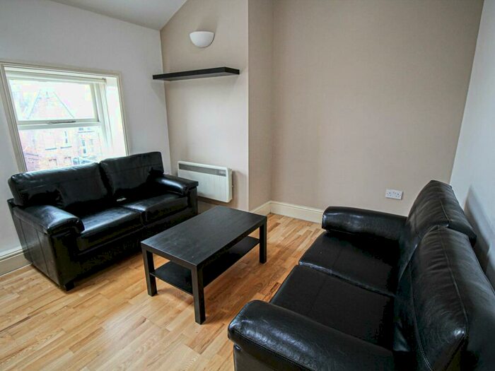 3 Bedroom Apartment To Rent In Hyde Terrace, Leeds, West Yorkshire, LS2