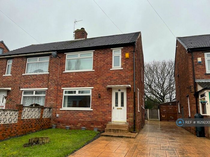 3 Bedroom Semi-Detached House To Rent In Lamb Hill Close, Sheffield, S13