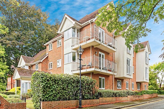 2 Bedroom Flat For Sale In Rheims Court, Canterbury, CT2
