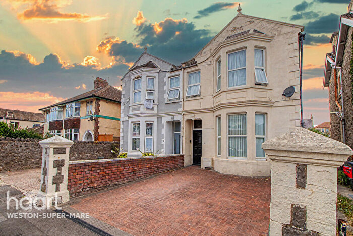 2 Bedroom Flat For Sale In Stafford Road, Weston-Super-Mare, BS23