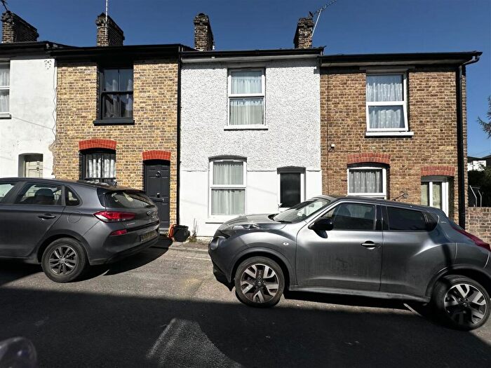 2 Bedroom Terraced House To Rent In Constitution Hill, Gravesend, Kent, DA12