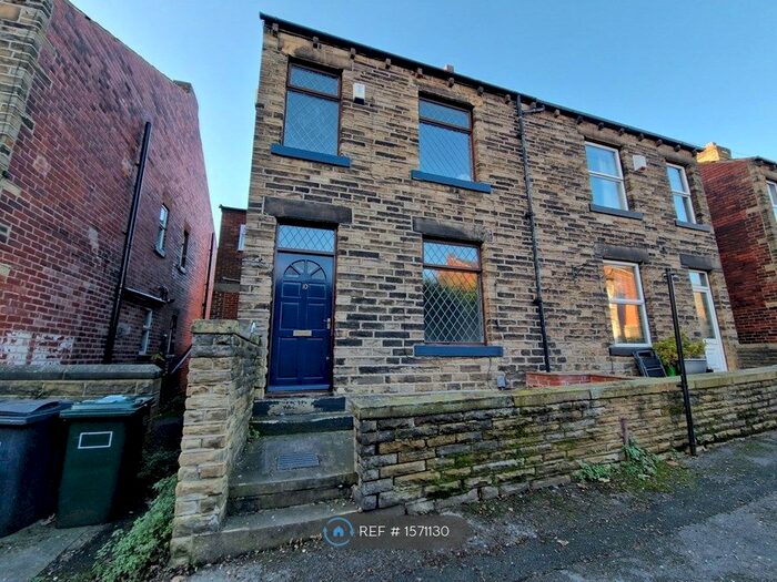 3 Bedroom End Of Terrace House To Rent In Albert Street, Liversedge, WF15