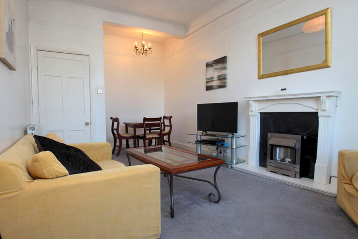2 Bedroom Flat To Rent In Port Street, Stirling, FK8