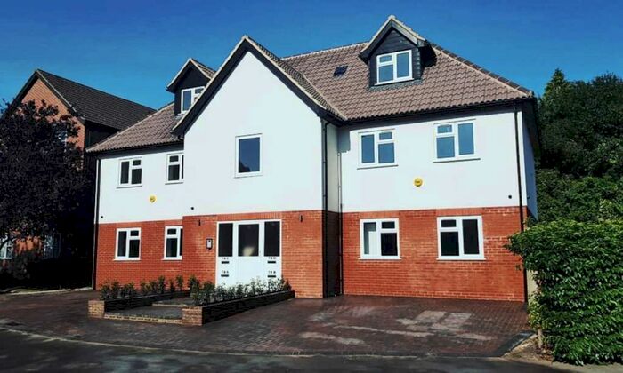 3 Bedroom Apartment To Rent In Rose Kiln Lane, Reading, RG1