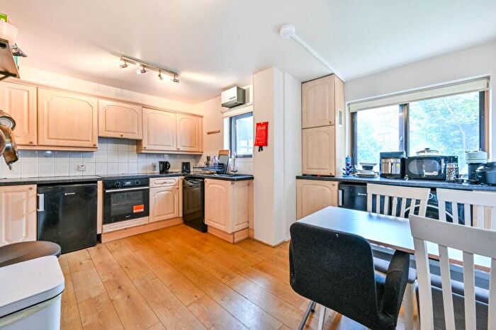 4 Bedroom Maisonette To Rent In Canonbury Crescent, Islington, London, N1