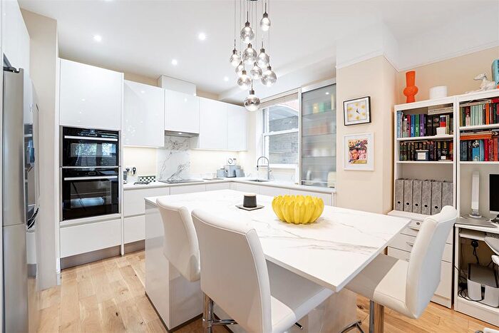 2 Bedroom Flat For Sale In Grange Park, Ealing, W5