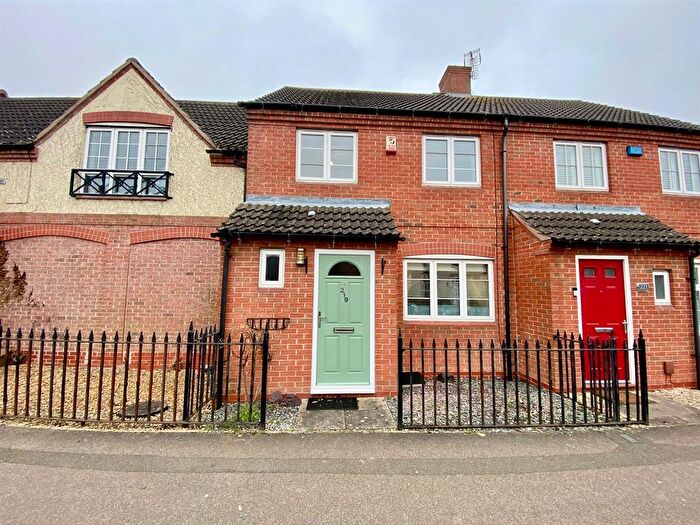 3 Bedroom Terraced House For Sale In West Lake Avenue, Hampton Vale, Peterborough, PE7