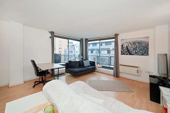 2 Bedroom Flat For Sale In Deals Gateway, London, SE13