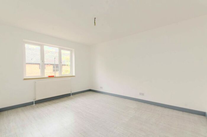 3 Bedroom Property To Rent In Myatt Road, Brixton, London, SW9